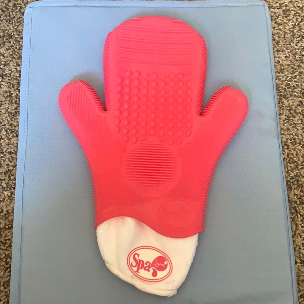 🎉SALE!!! Sigma makeup brush cleaning spa glove